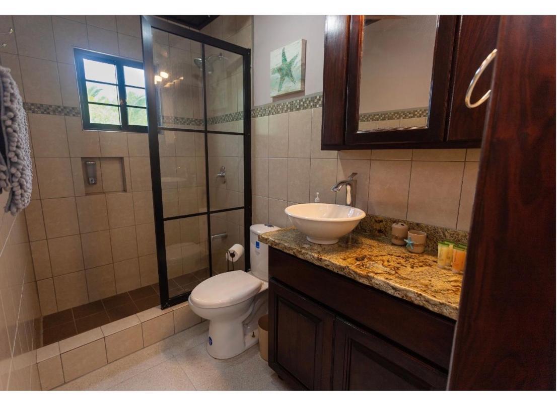 Bay Towers Aparthotel Caye Caulker Bagian luar foto