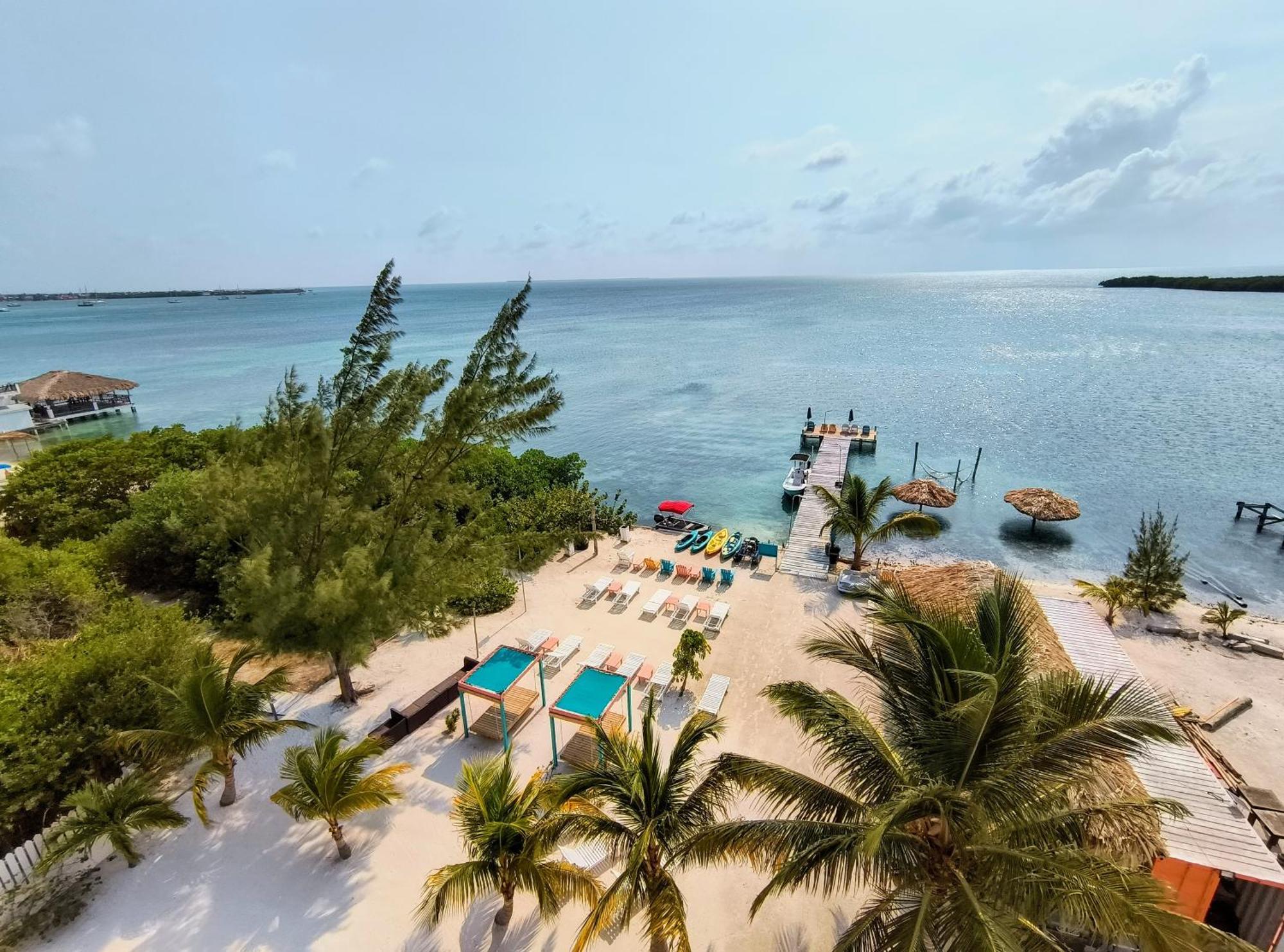 Bay Towers Aparthotel Caye Caulker Bagian luar foto