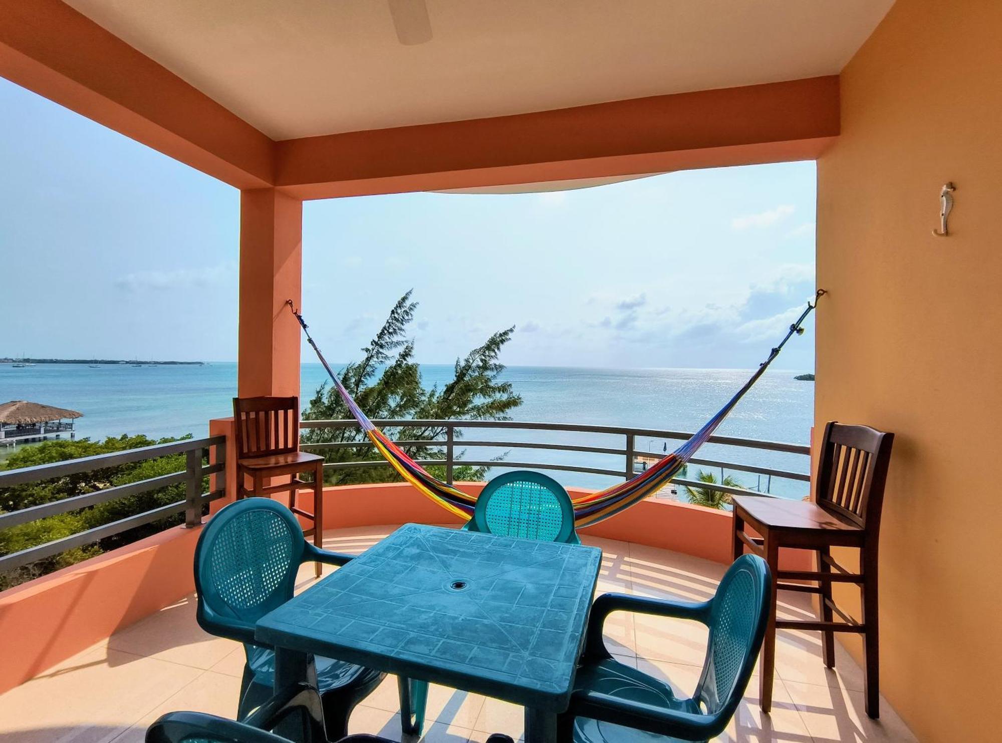 Bay Towers Aparthotel Caye Caulker Bagian luar foto