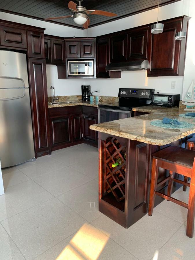 Bay Towers Aparthotel Caye Caulker Bagian luar foto