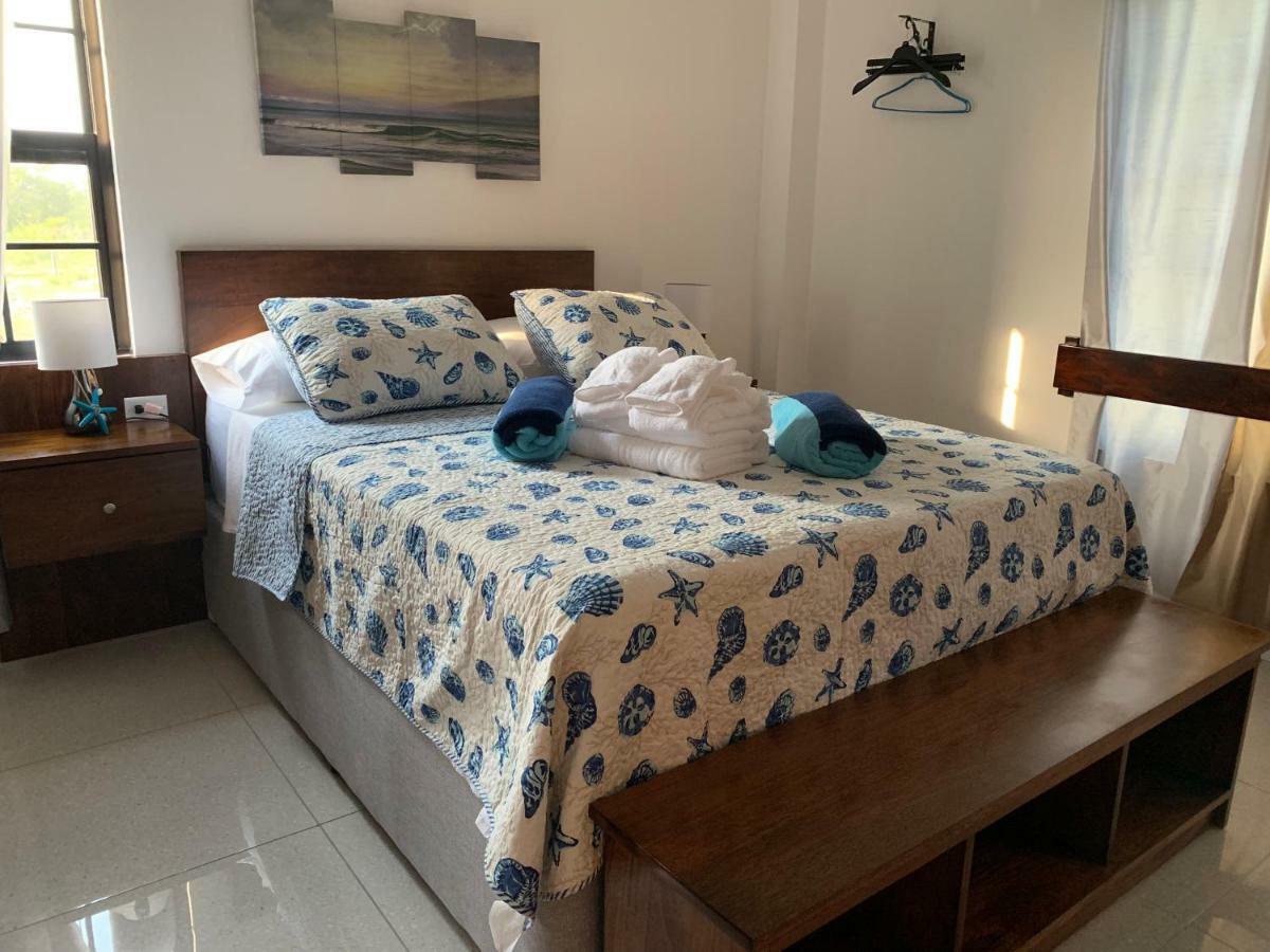 Bay Towers Aparthotel Caye Caulker Bagian luar foto